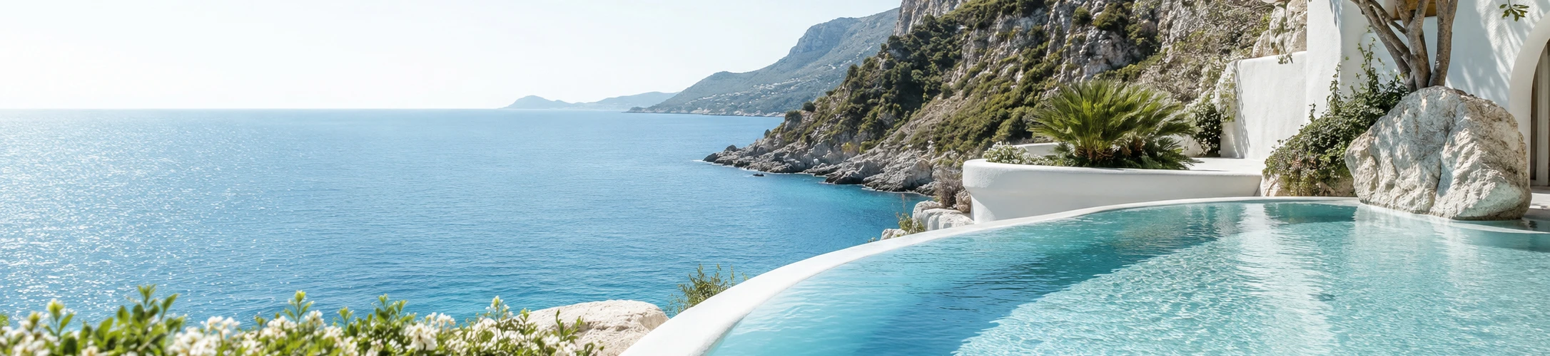 Piscina panoramica affacciata sul mare dell'isola d'Ischia